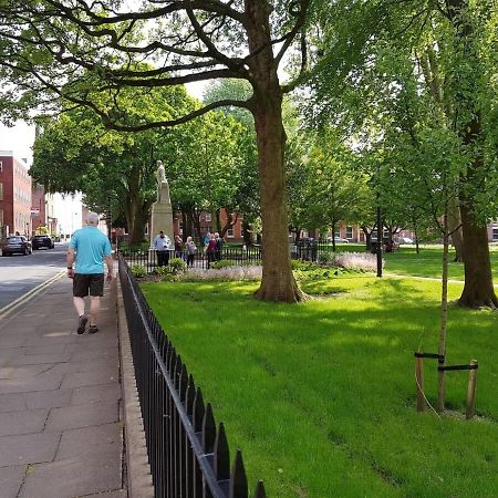 A Lovely 2 Bedroom Apartment In The Heart Of Preston Preston  Esterno foto